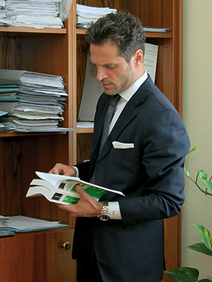 avvocato Lucino al lavoro